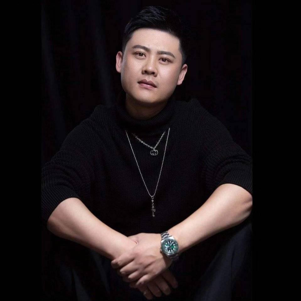 沈阳专业烫发-旭哥