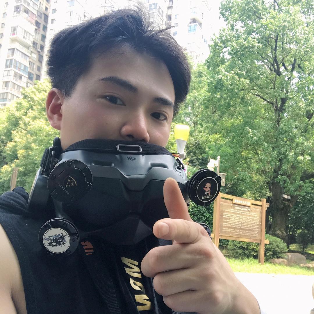 穿越机飞手东东