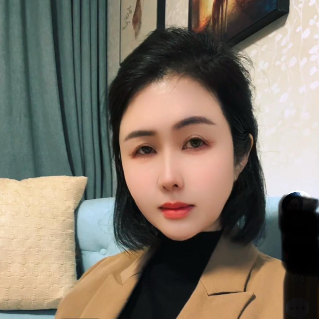 月月👩🏻‍🦰