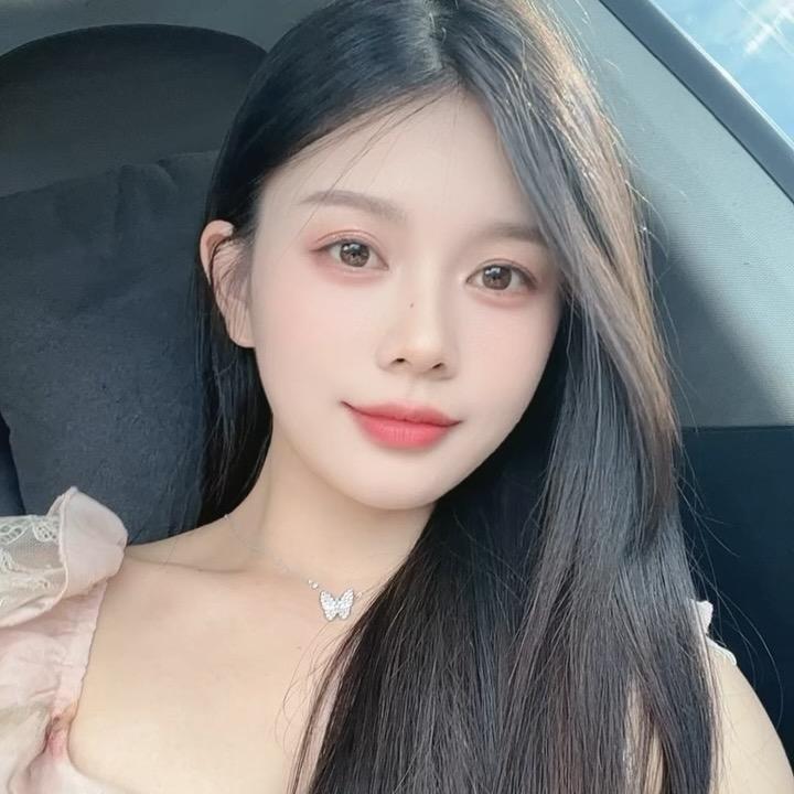辣条小姐姐