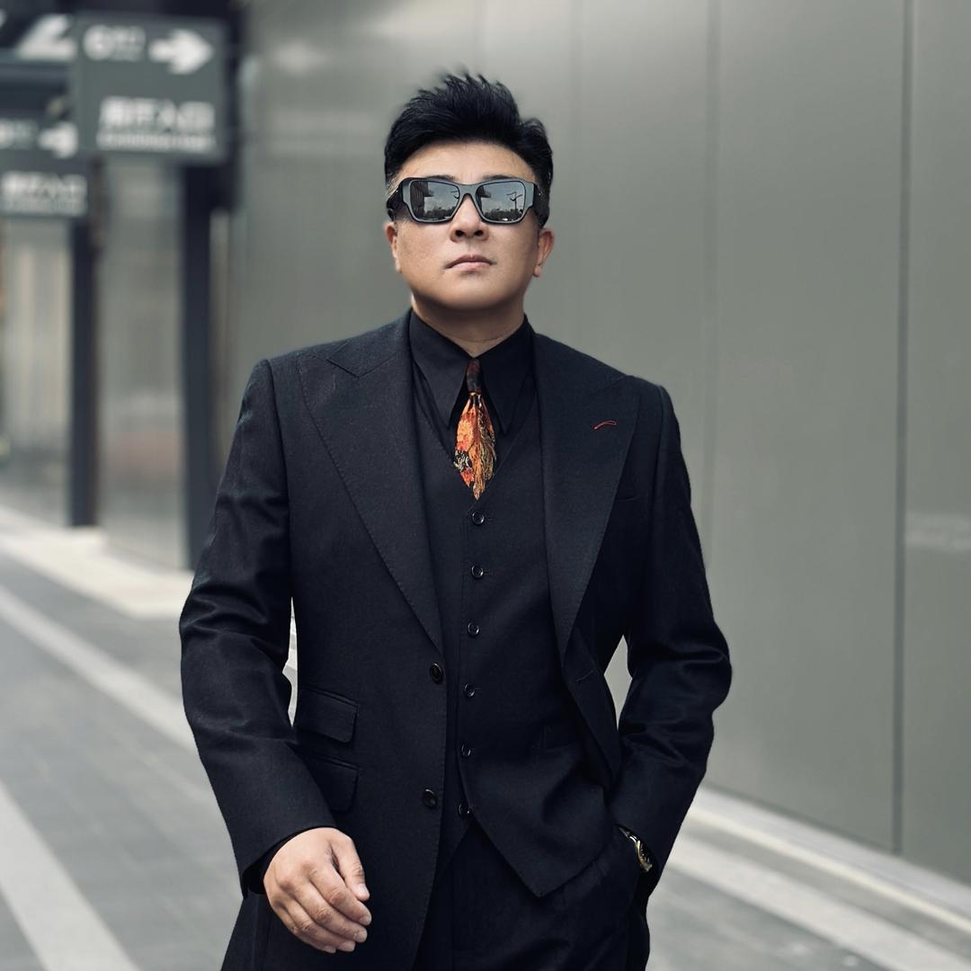景岩 西装定制（专注痞帅风格）