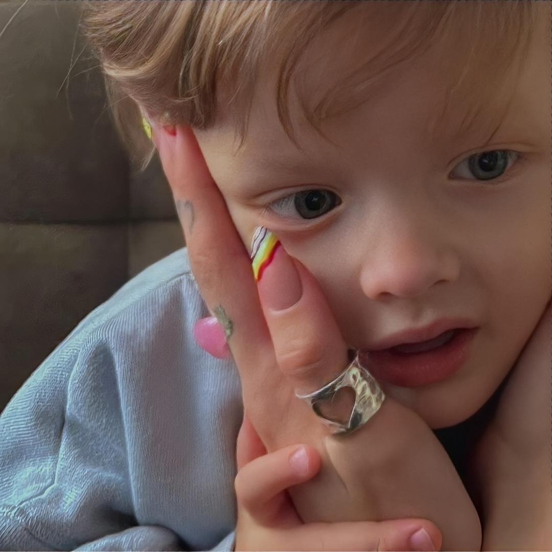 像暗杀似的从背后突然拥抱你