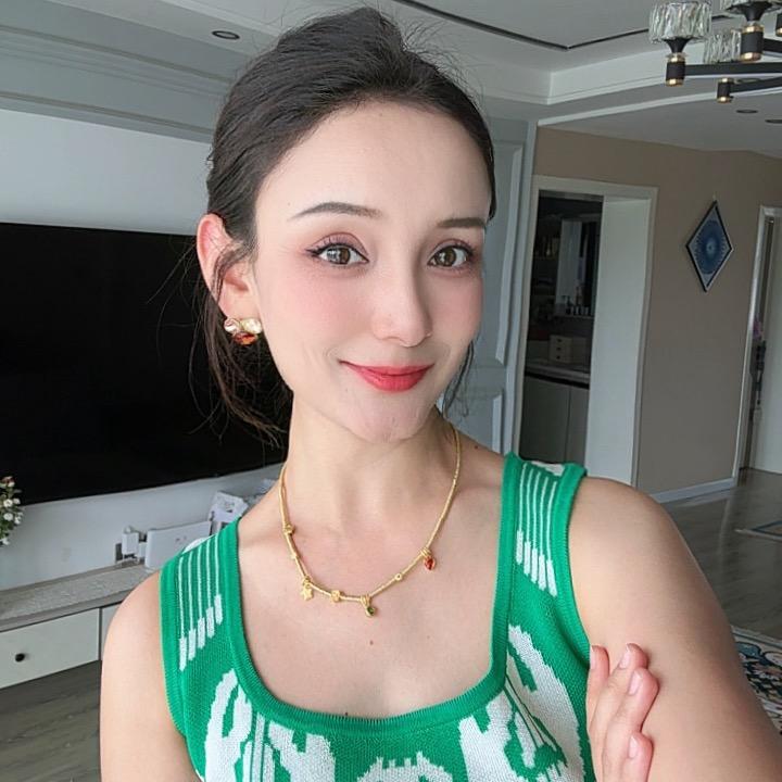 赤壁市蔺媚百货店