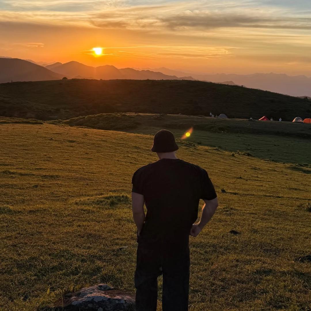 人生何处不相逢