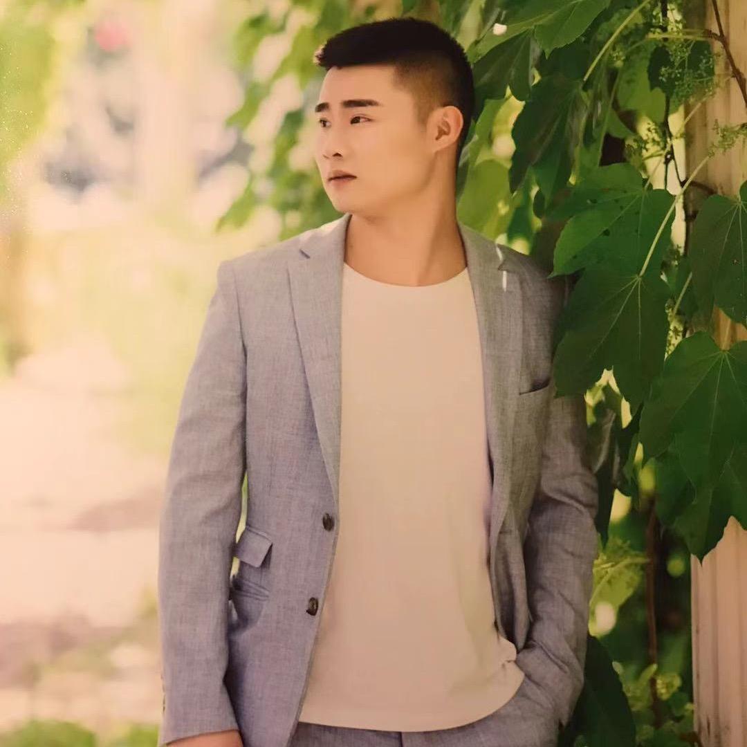 爱唱歌的卖房小明