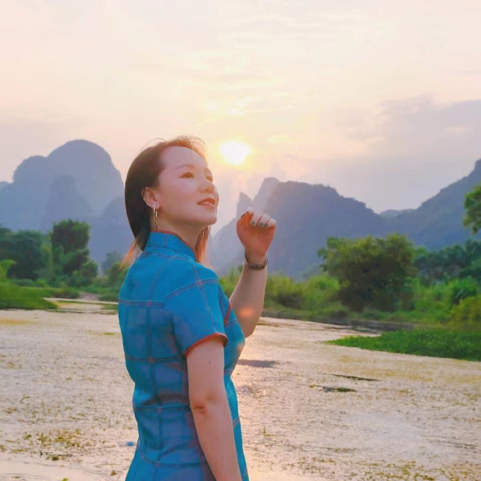 耐力板雨棚加工厂樱桃红