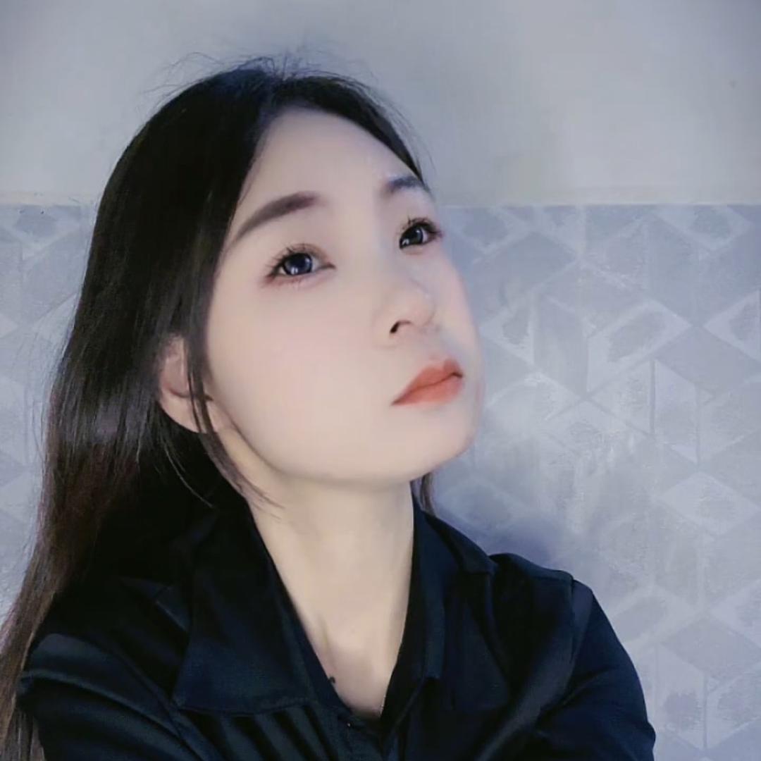 小静.