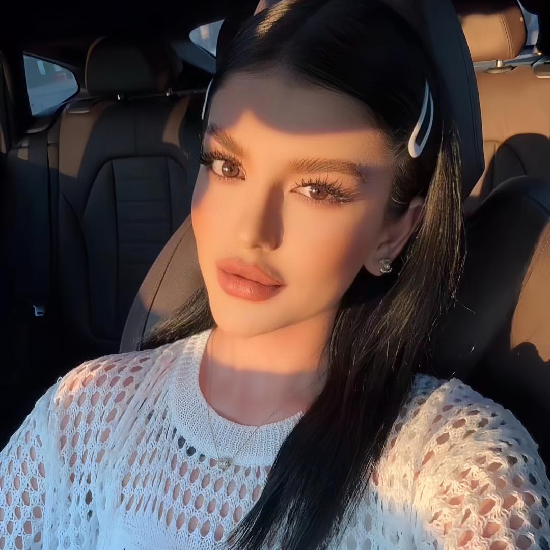 👑