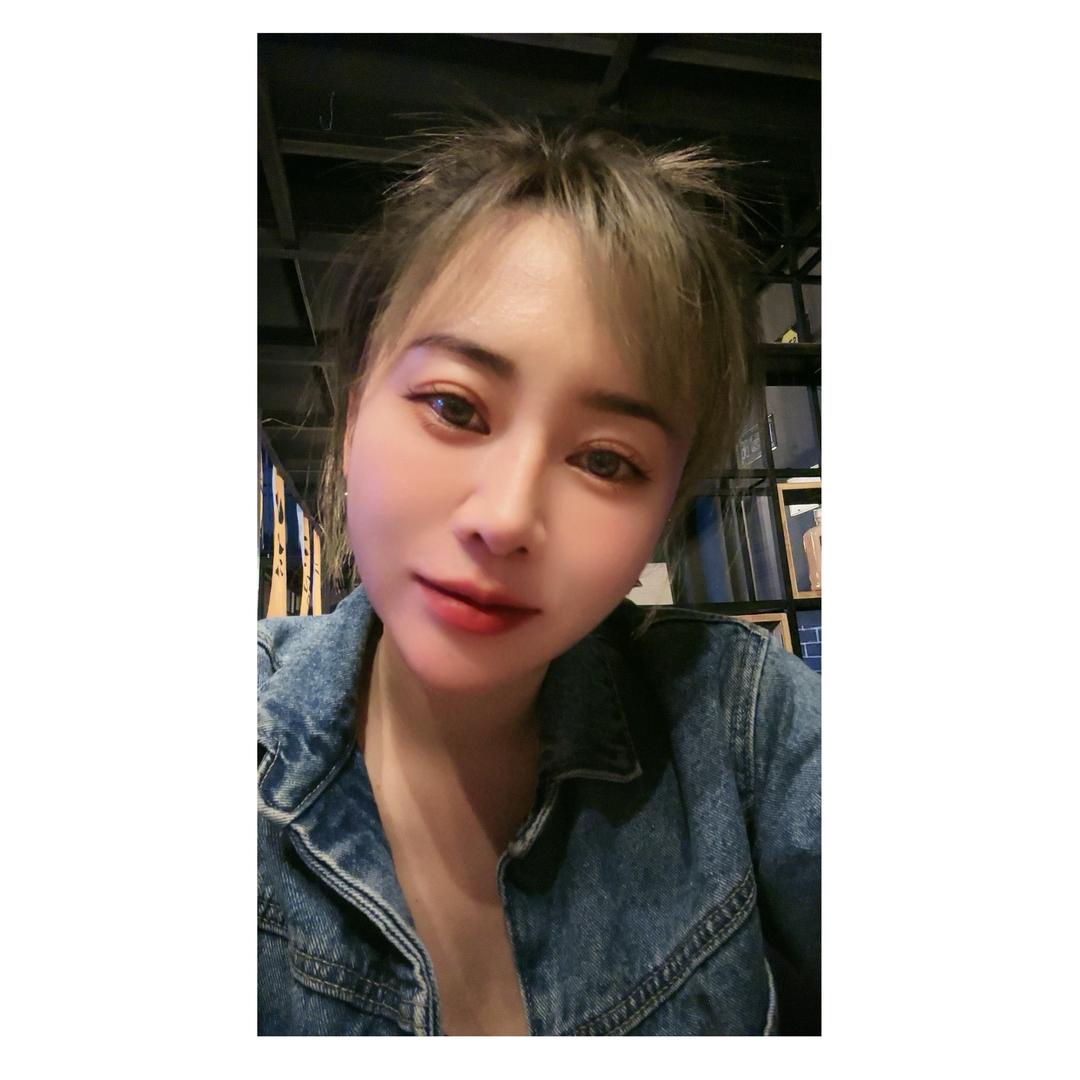 李艺琳.