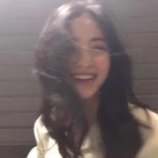 一个普通靓女而已