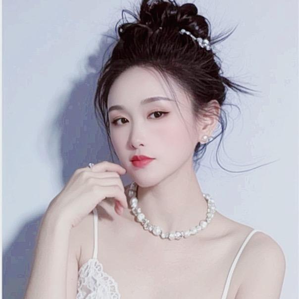 被南宫问雅摸了头