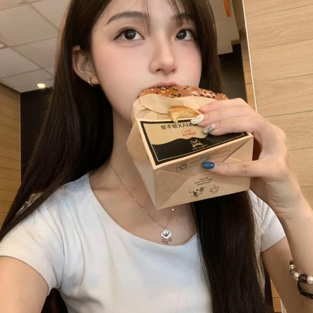 小小yi.