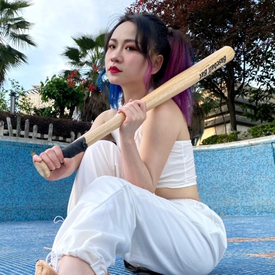 村里有个姑娘叫车车头像
