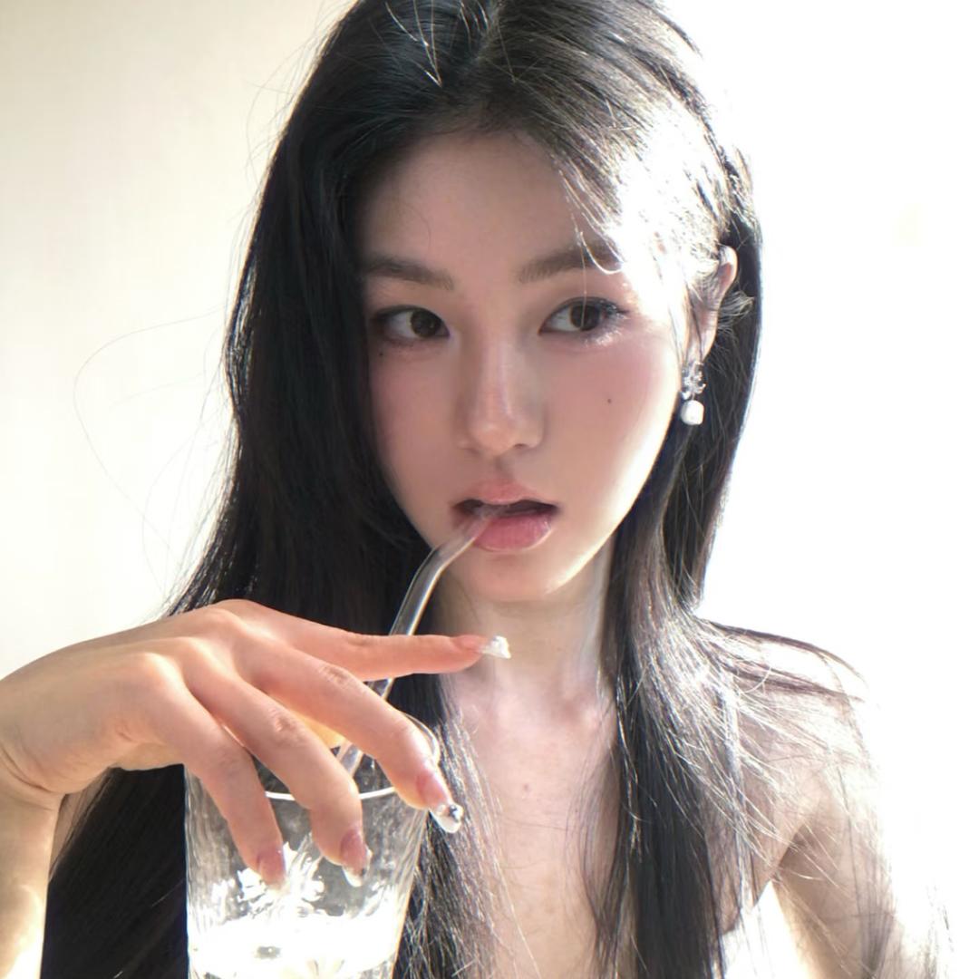 月亮是颖色的