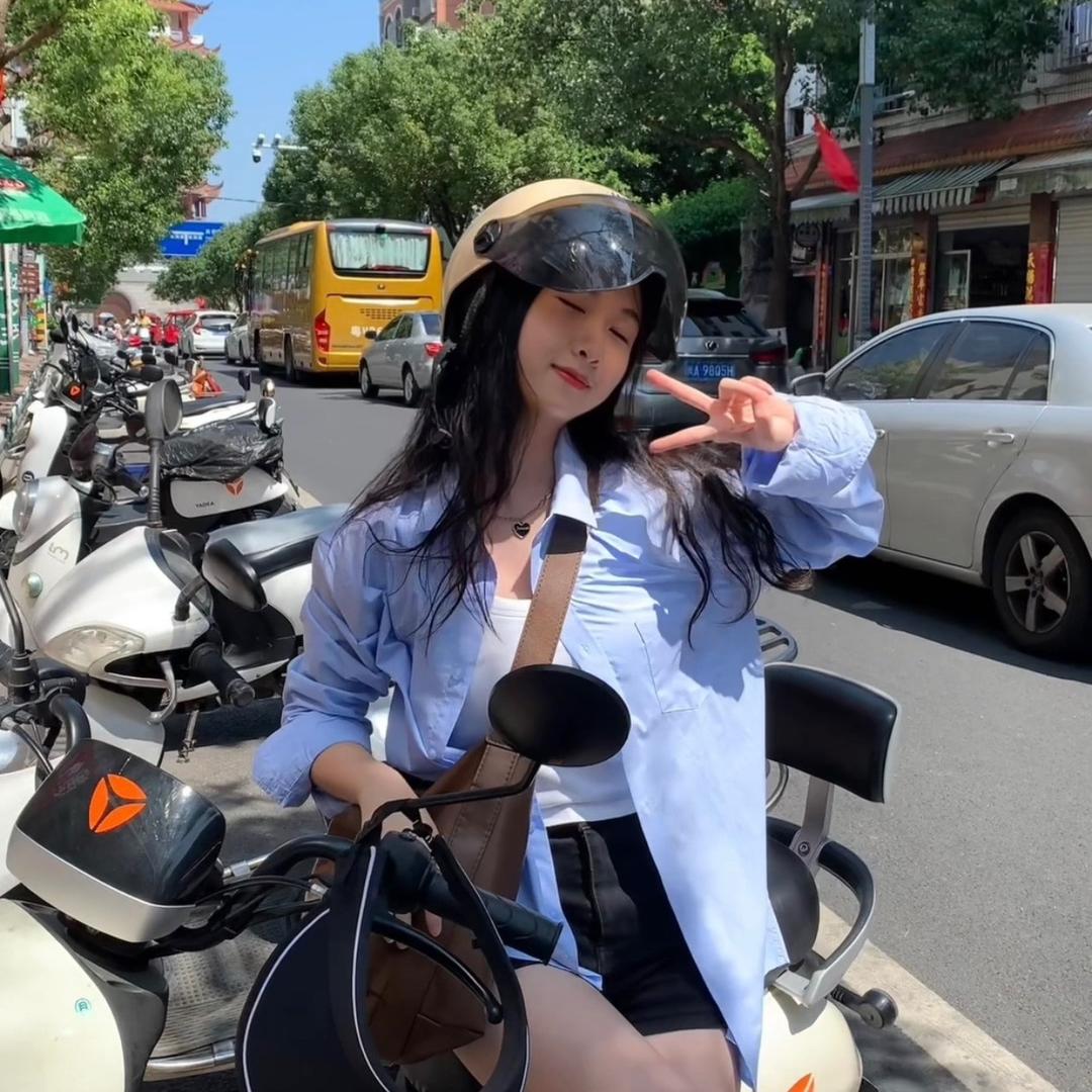 小婷在路上