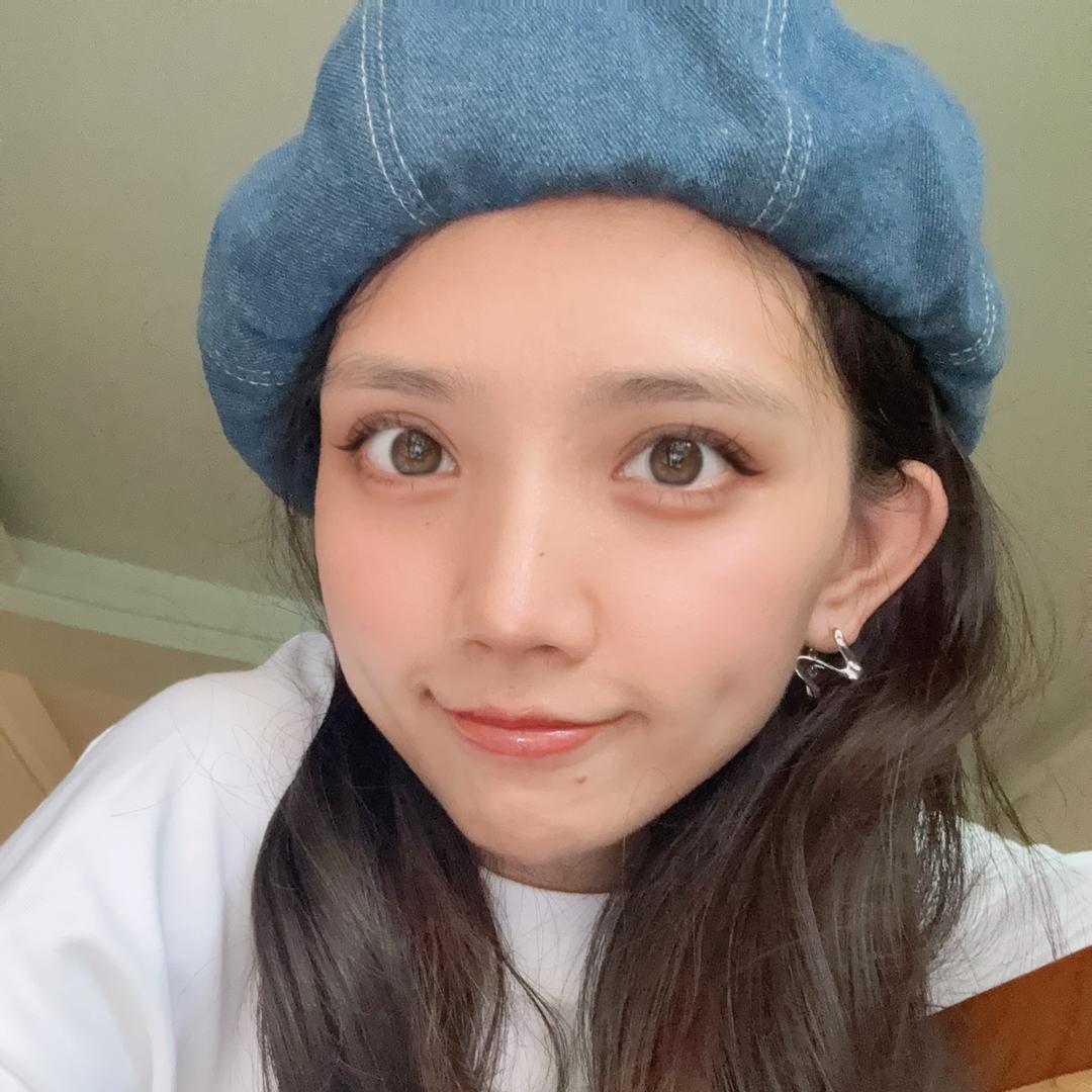 大眼黑妹