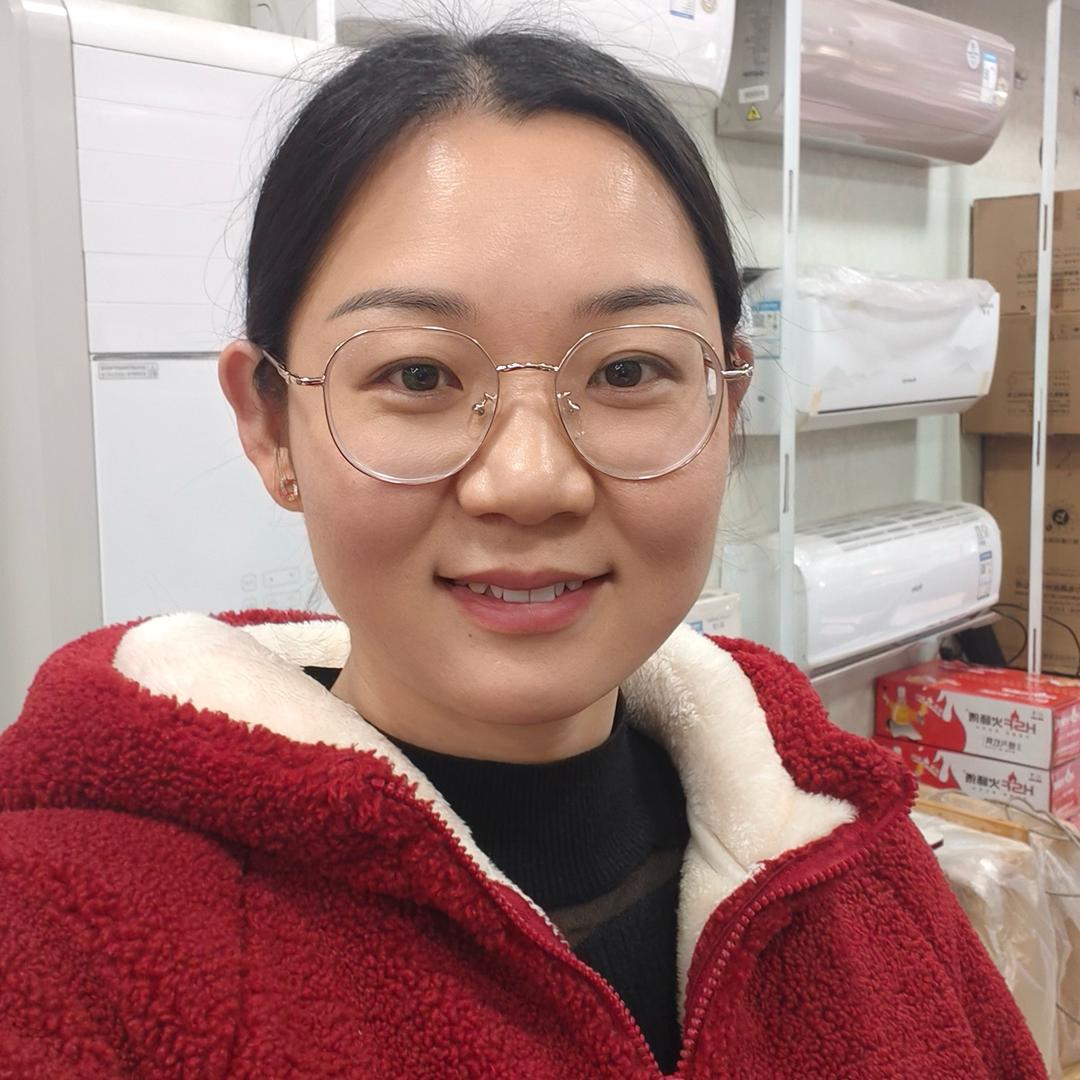 玲玲在滩头卖家电