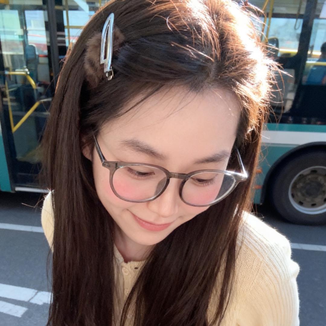 眼大肚子小的馋丫头🎀