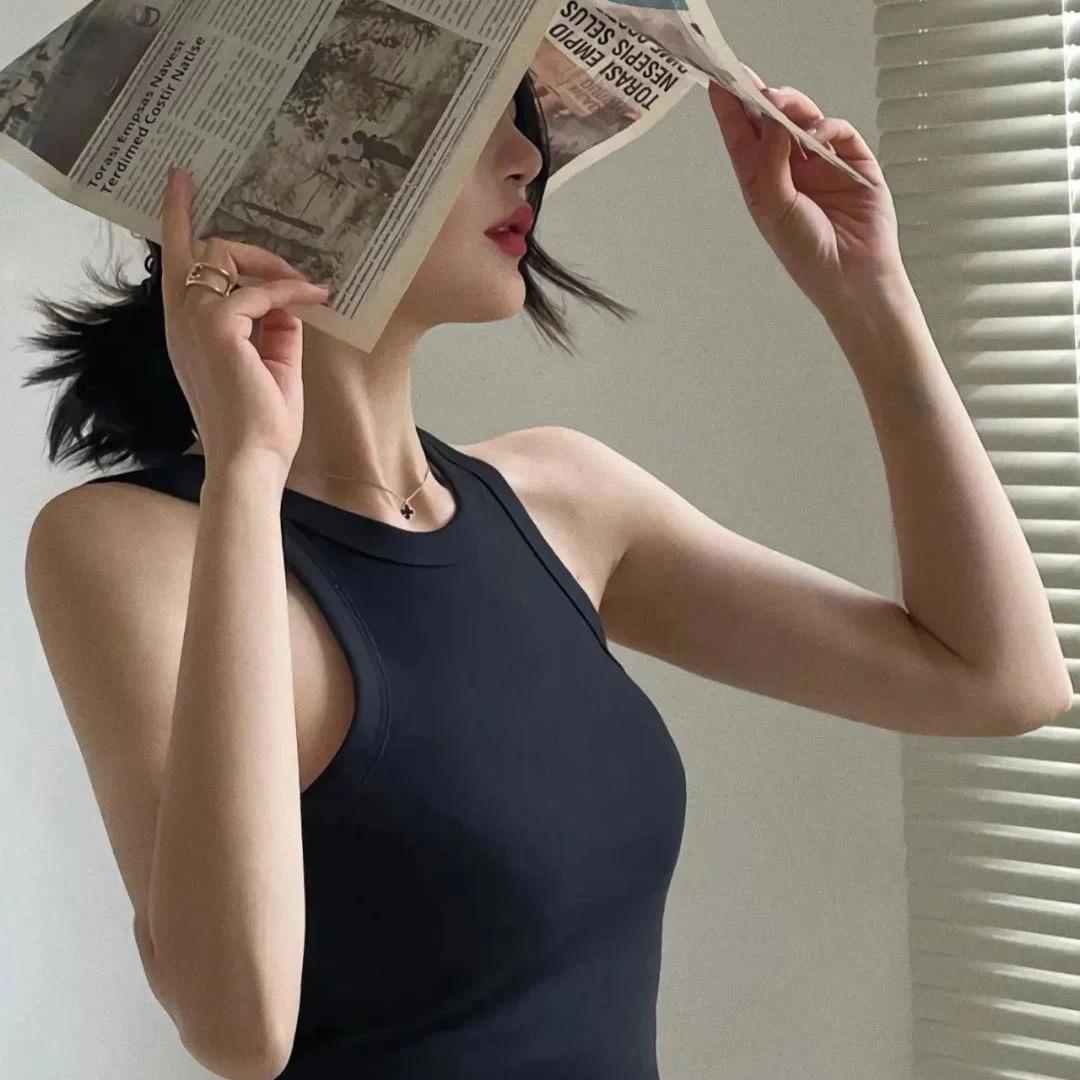 🌙.  Zhᰔᩚᴗou🫧