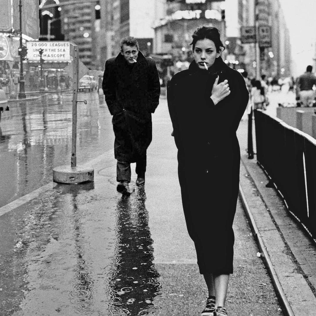 饼干渣掉了一地