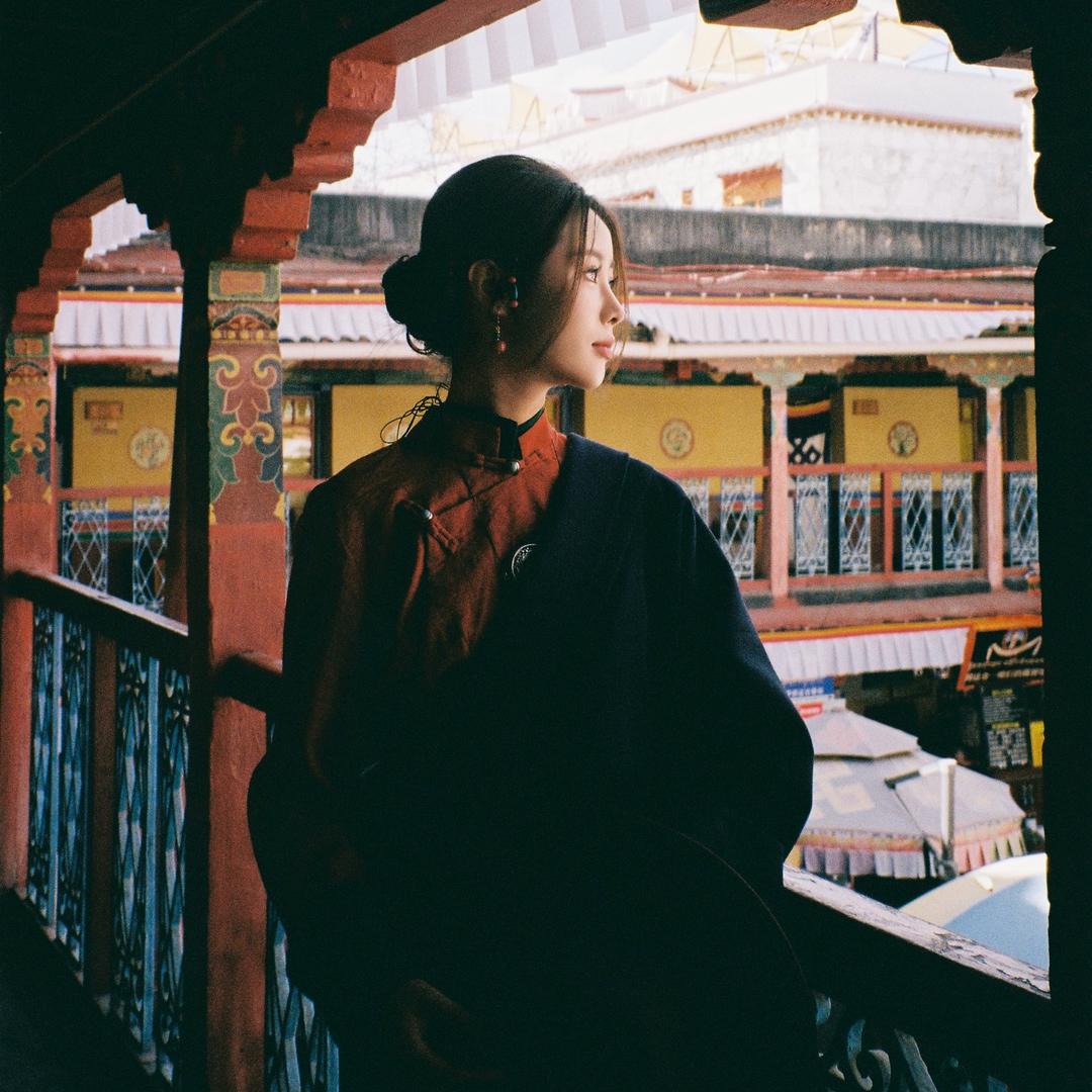 云上藏霓裳