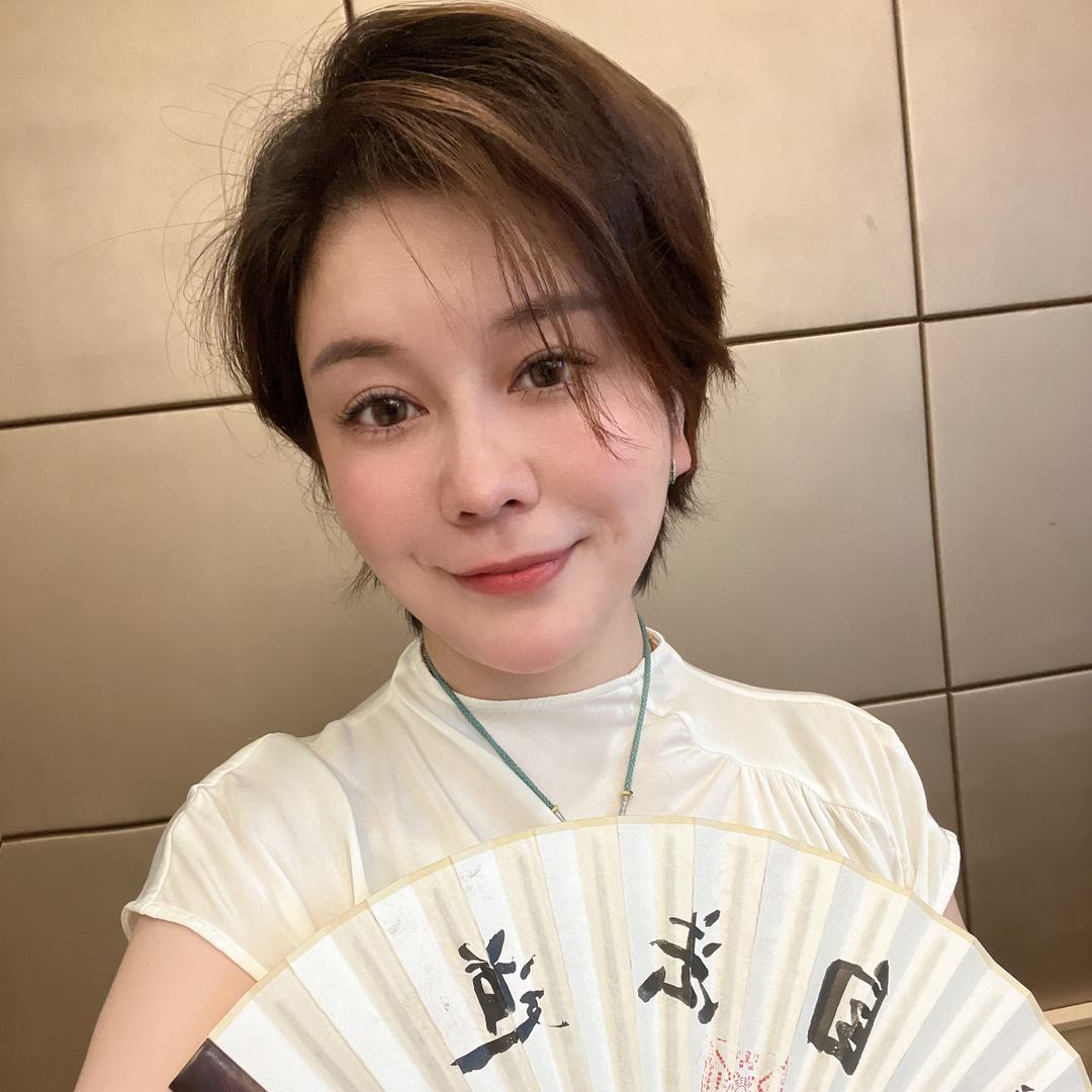 何璟薇