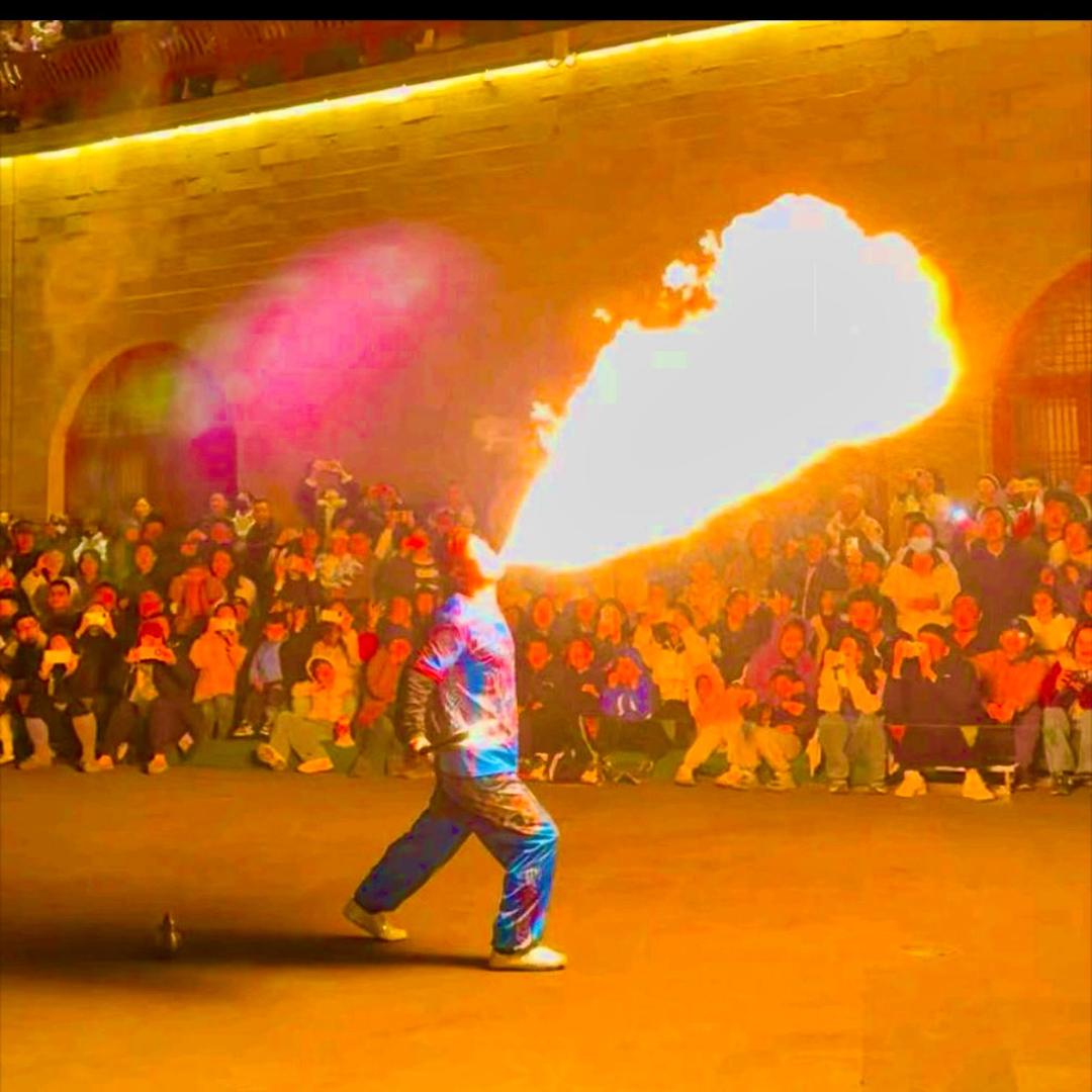 忻州古城唐风晋韵打铁花C位小哥