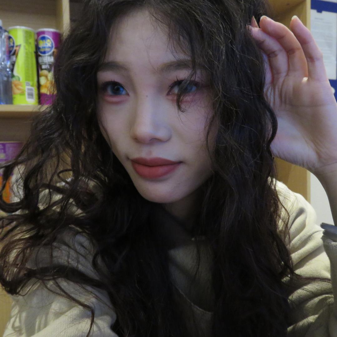 香香.