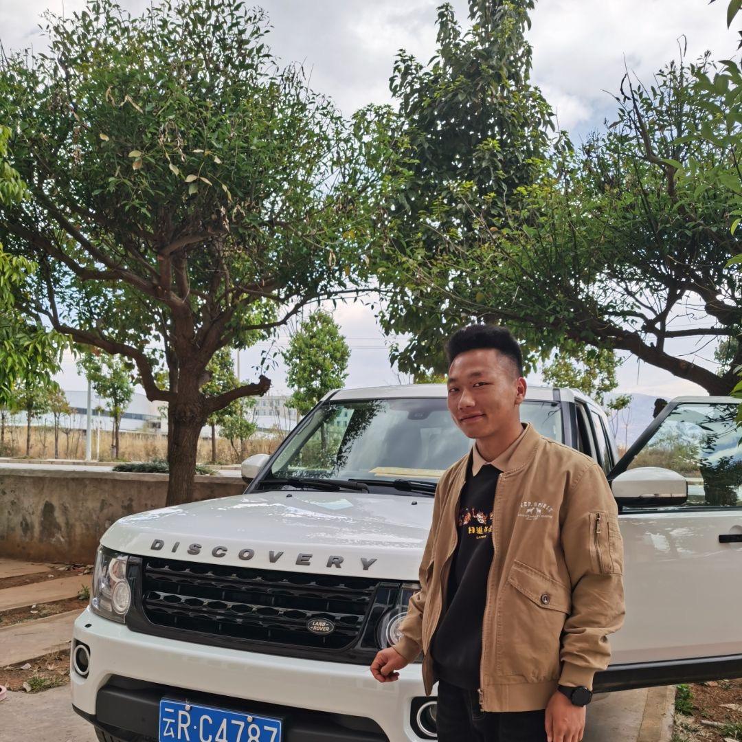 记住小杨.（收车）