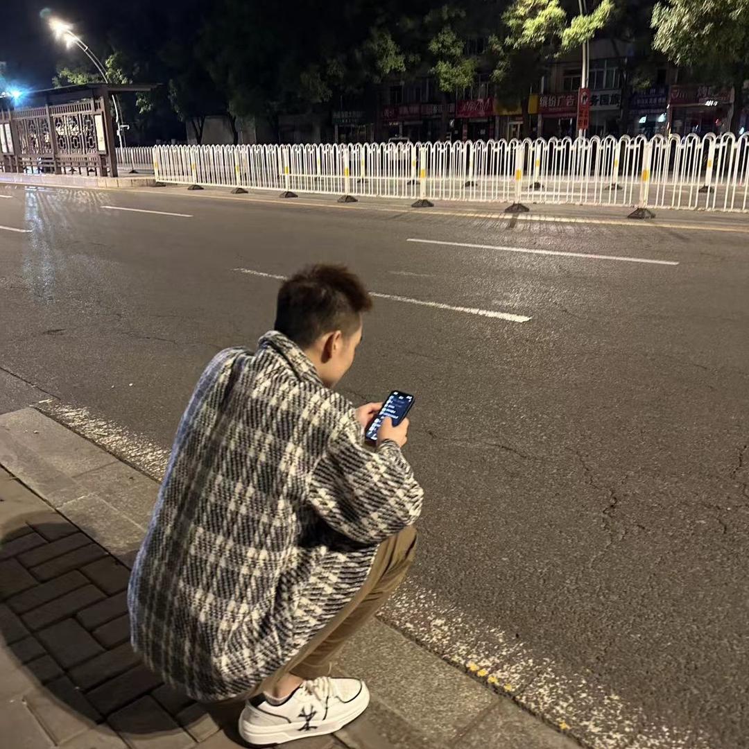 ¥特普通一男的