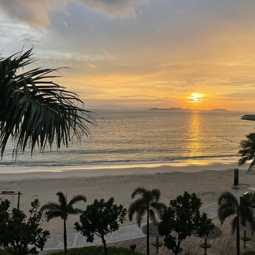 漆黑中的萤火虫