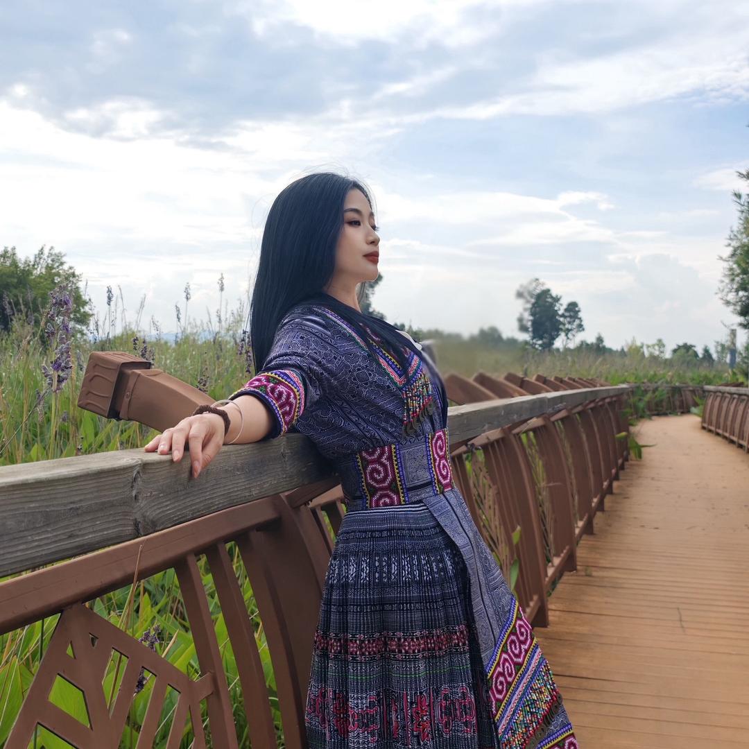 苗家女，晶儿
