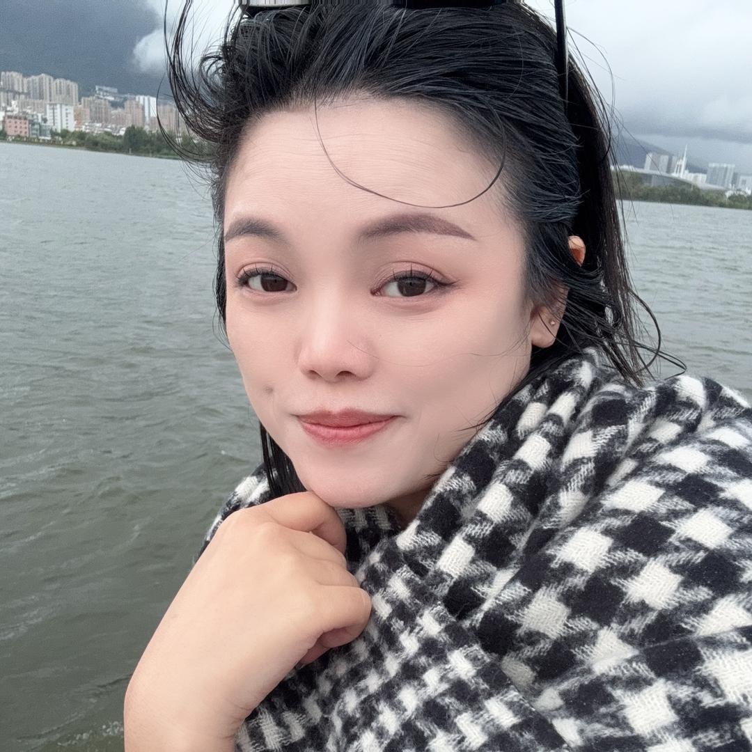 @丑   儿 妈咪