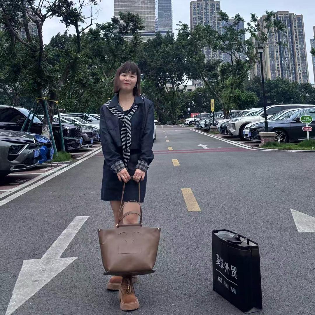 莫洋小琴（重庆经典外贸男装）