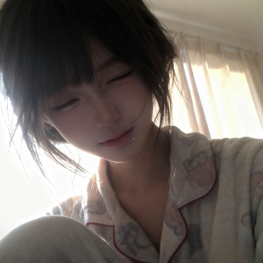 人傻嘴不甜声音难听还没钱