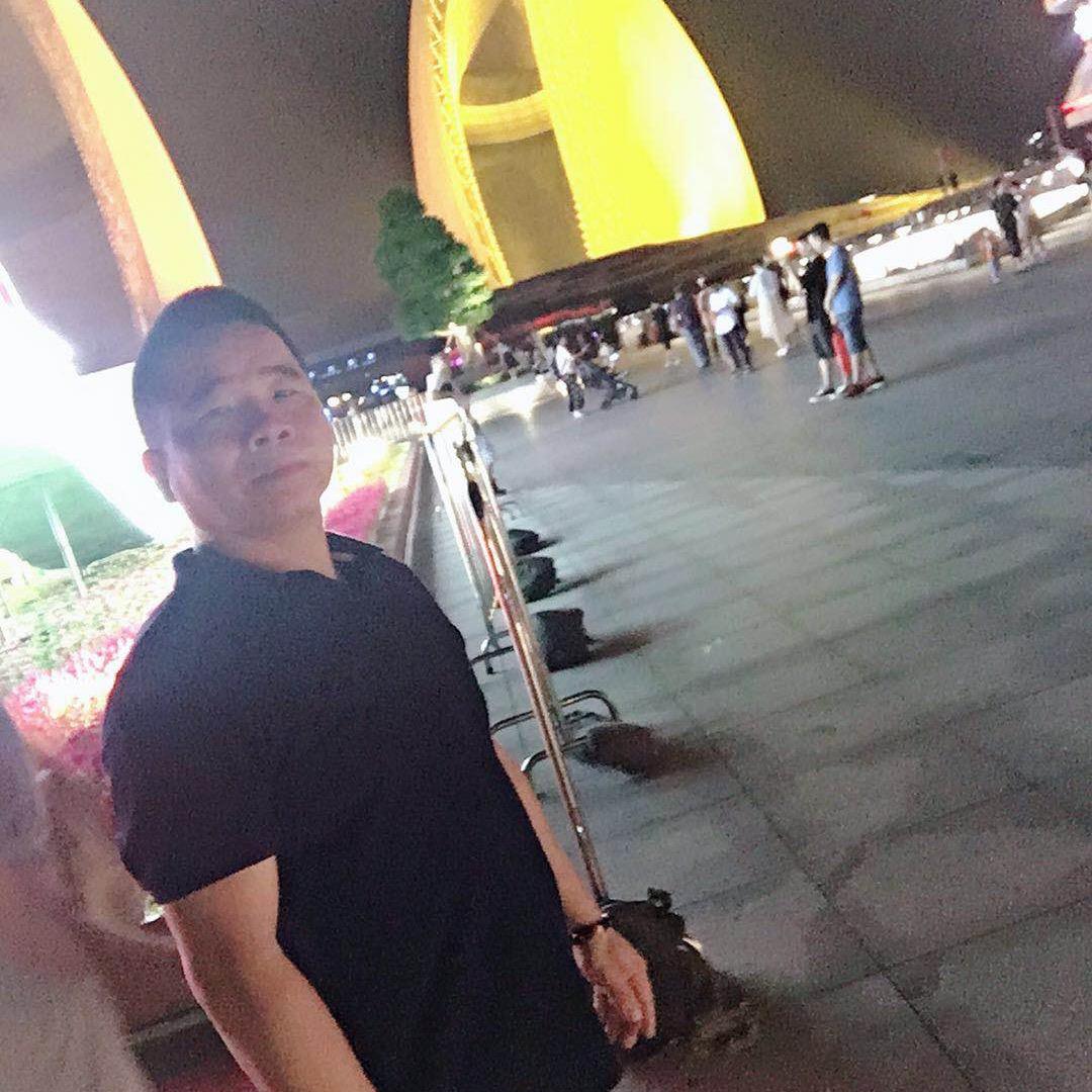 黄闪兵（合成公司董事长）