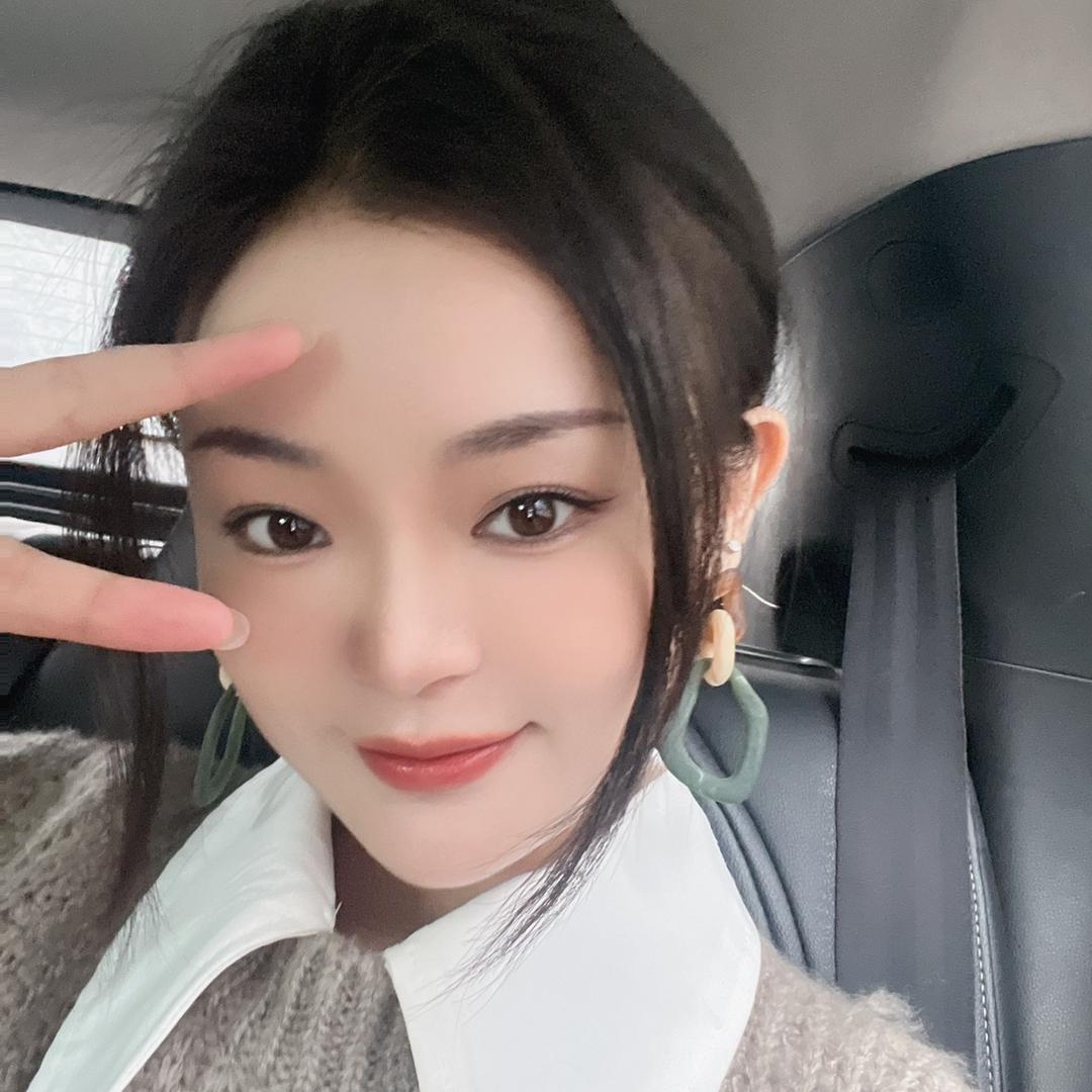 在长沙的化妆师蚊子呀