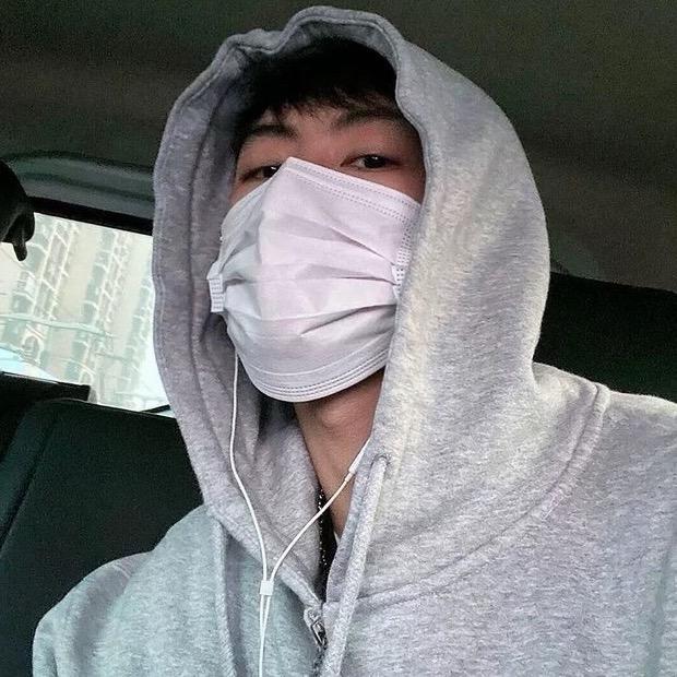 因不够沙雕而自卑.