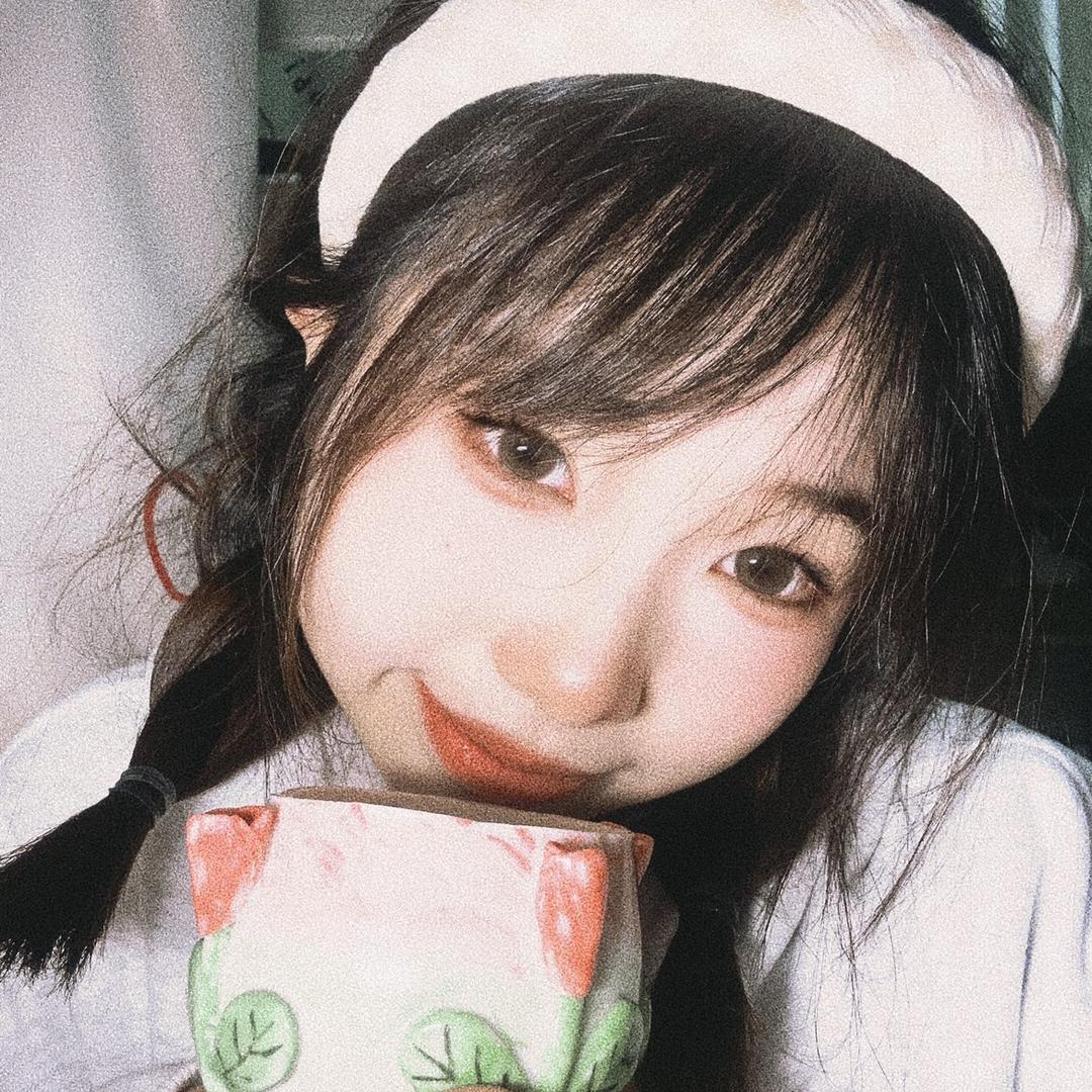 𝑪𝒉𝒆𝒆𝒔𝒆莓莓