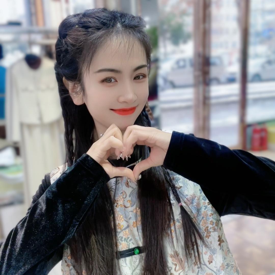 潇潇吖～