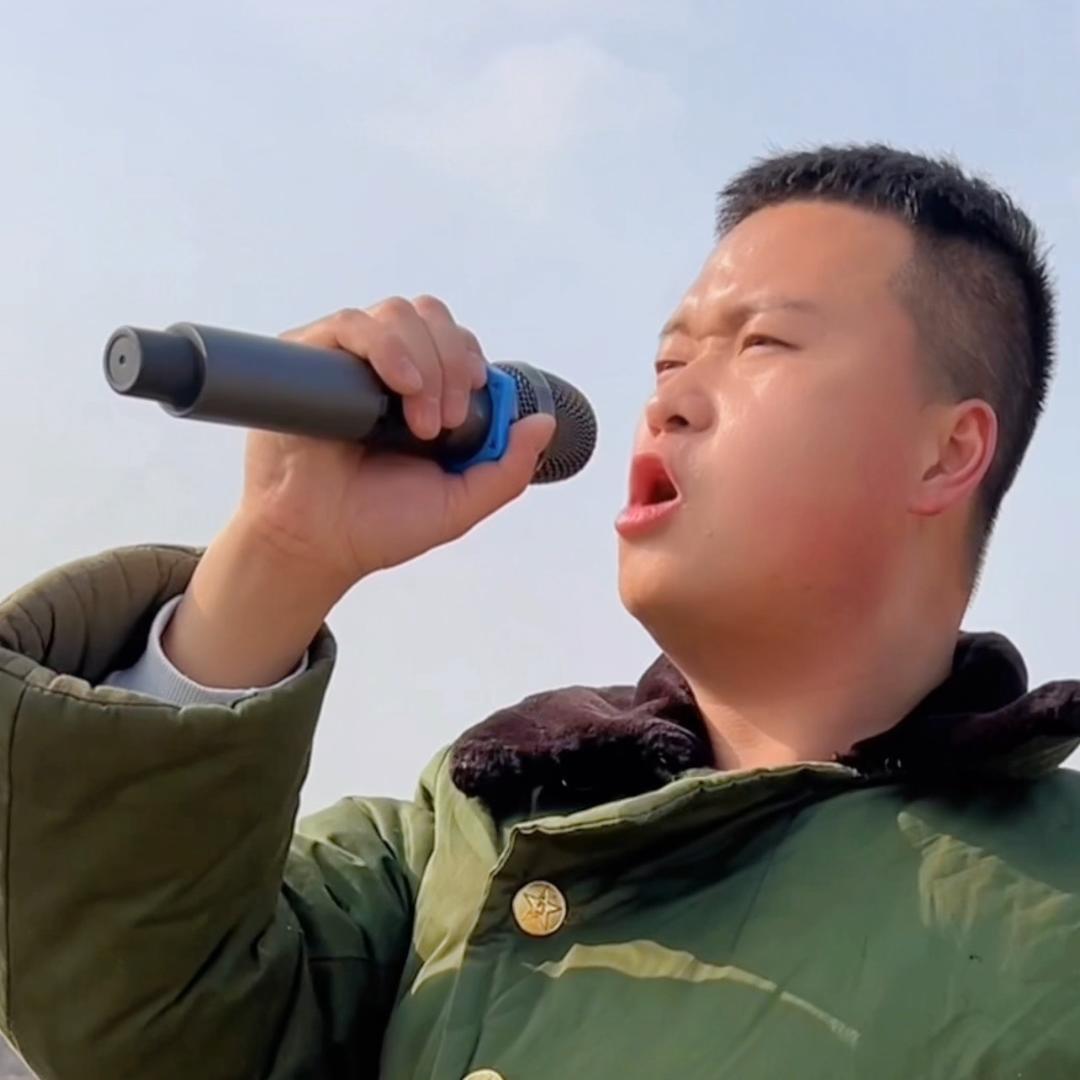 孟少爱唱歌