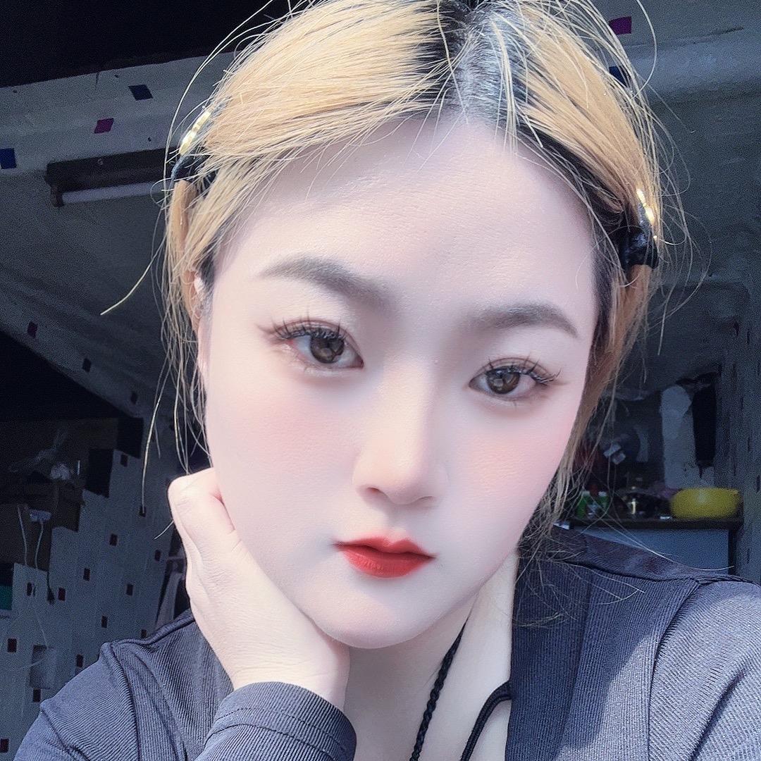 @小静静🐝