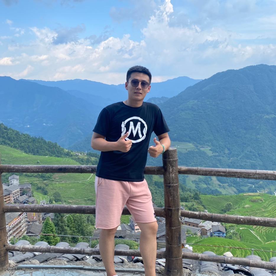 人家的班任——飞小董^_^