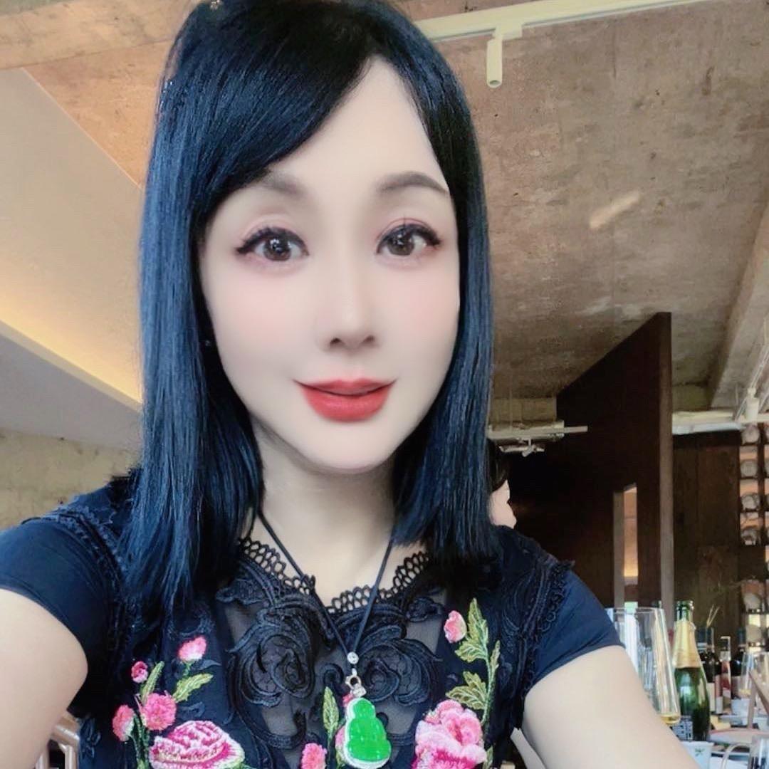 翡翠珠宝莫紫彤