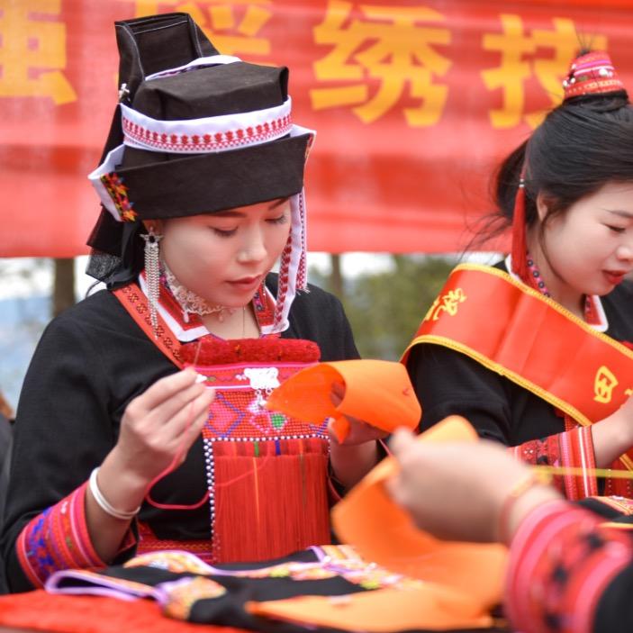 小邓瑶语'讲百姓故事(人无完人)