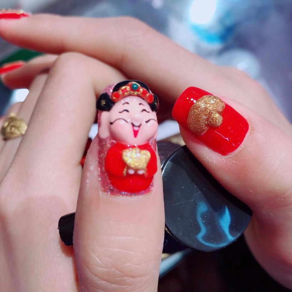 哈西服装城明明美甲店