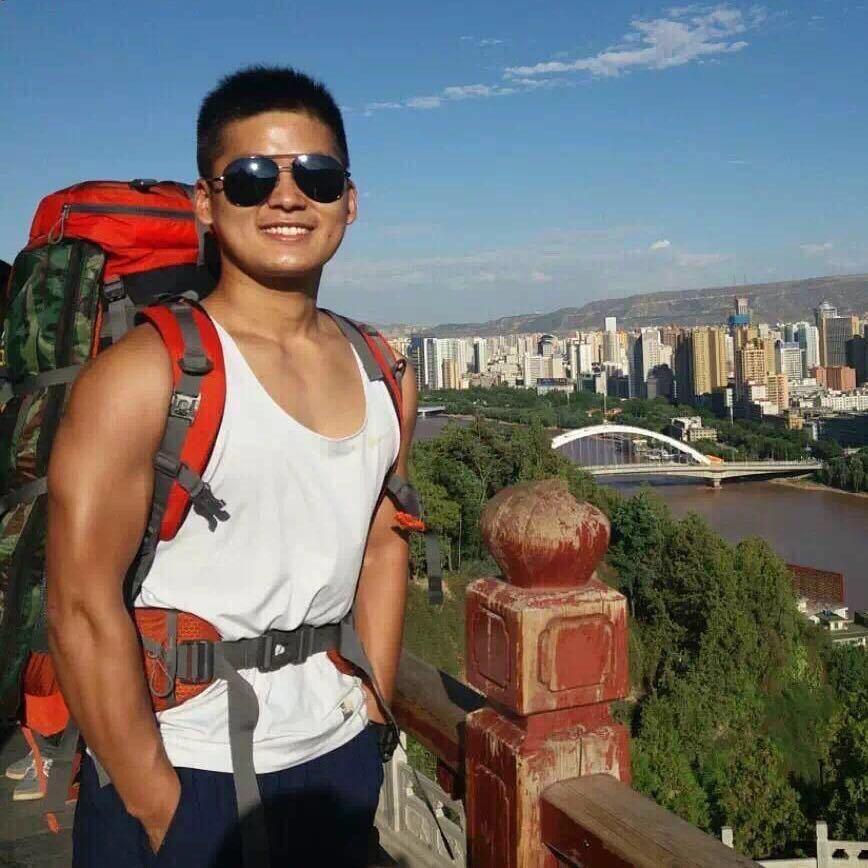 光谷步行街袜子家店老板日常