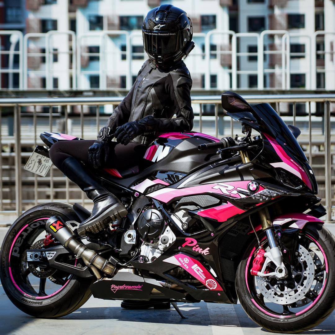 PINK-骑RSV4的粉老板