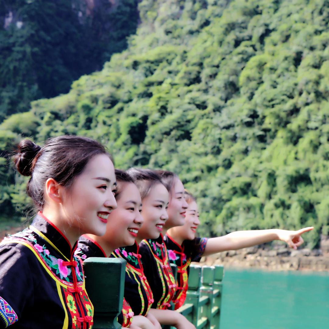 清江画廊导游团队