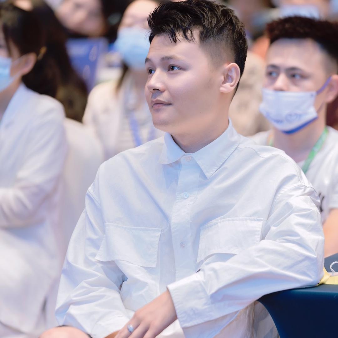 徐东美发 王琦